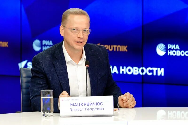 Эдуард мацкявичюс. Алина ахметова мацкявичюс. Эрнест мацкявичюс и алина ахметова. Эрорнест мацкямацкявичюс. Эрнест мацкявичюс.