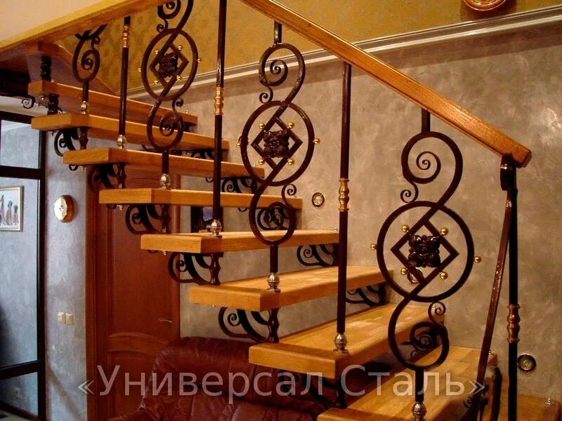 Кованая лестница этаж. Перила кованые пбл 19-3. кованые металлические лестницы. деревянная лестница с металлическими перилами. кованые перила на деревянной лестнице.