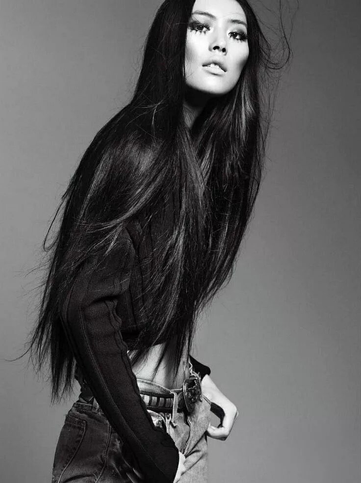 Молодые стройные азиатки. Liu Wen модель. Тао Окамото с длинными волосами. Красивые девушки с длинными черными волосами. Брюнетки с длинными волосами.