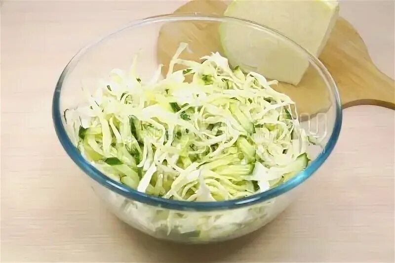 Салат из свежей капусты с сахаром. Капуста для шаурмы. Салат из белокочанной капусты. Салат с капустой и морковью с уксусом. Салат из свежей капусты с уксусом.