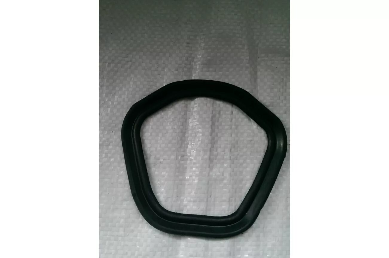 прокладка крышки гур мтз 80. 3301402 прокладка канистры 20 л круглая 33-01-402 полиуретан. прокладка датчика уровня топлива 2123. прокладка для канистры kessler. полиуретан 3301400.