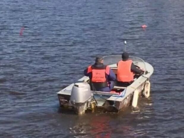 В двине утонул. Лодка перевернулась на Москве реке 2010. Перевернулся катер 5800 в Онежском озере. Теплоходы,которые утонули в Северной Двине. Пиратская лодка замечена на Северной Двине.