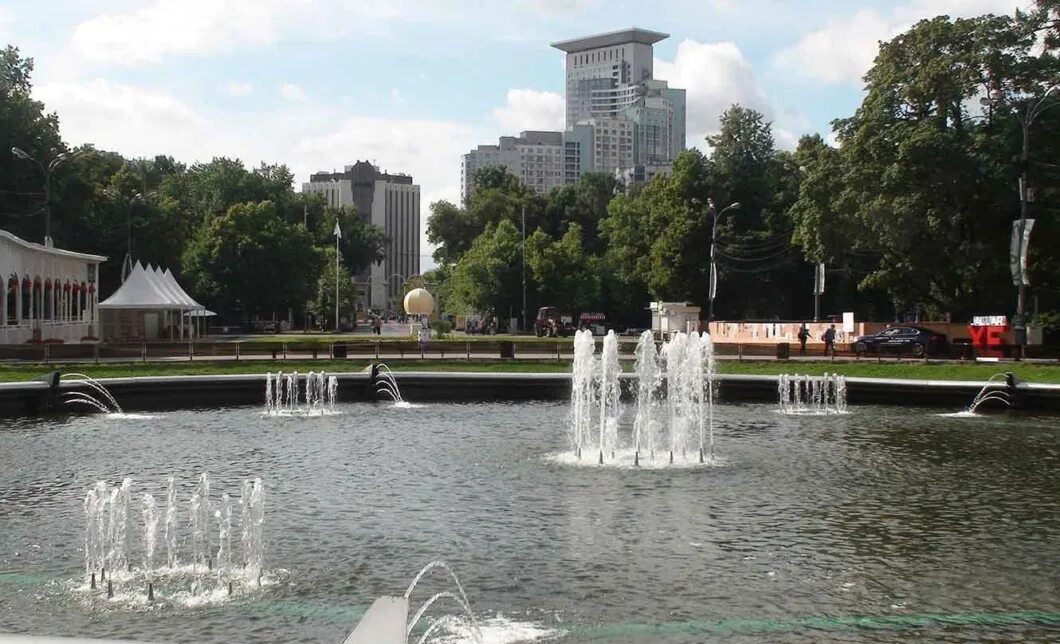 Фонтан в сокольниках. Парк сокольники центральный фонтан. Фонтанная площадь парк горького. Парк сокольники фонтан. Парк сокольники фонтан.