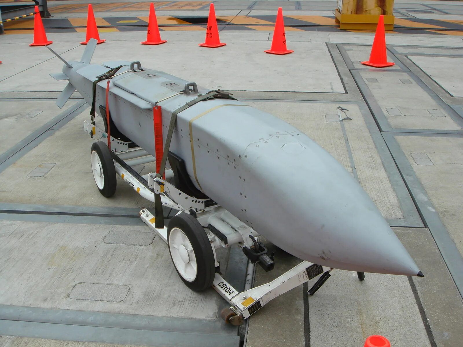 Дальнобойные авиабомбы jsow. Agm-154 jsow. планирующая авиабомба agm-154 jsow. agm-154 jsow-er.