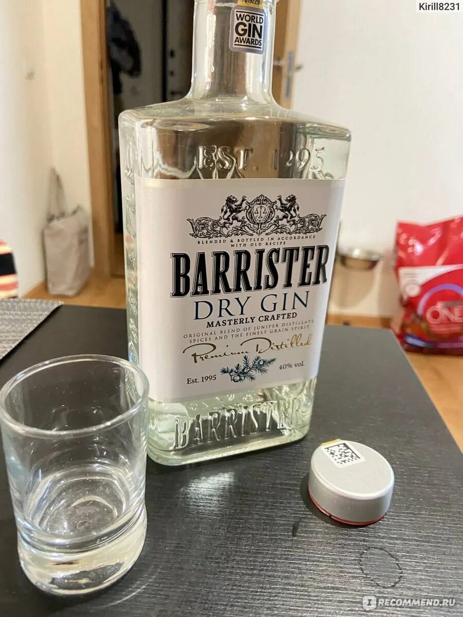 Джин barrister отзывы. Джин Barrister Dry Gin. Джин Барристер драй "Barrister Dry. Алкогольный напиток Barrister. Ладога Джин Барристер.