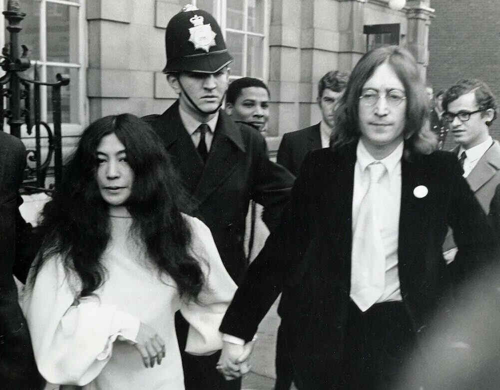 Вдова леннона. Жена Битлз Йоко оно. Джон Леннон и Йоко оно. Битлз Джон Леннон и Йоко оно. Джон Леннон и Йоко оно 1967.