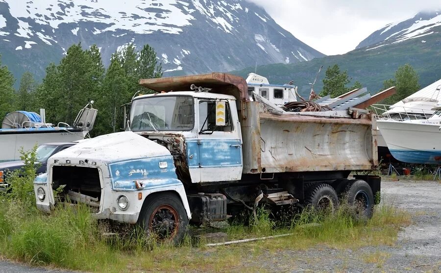 Машина аляска. Грузовики на Аляске. Свалка грузовиков. Спецтехника Грузовики на Аляске. Заброшенные Грузовики на Аляске.