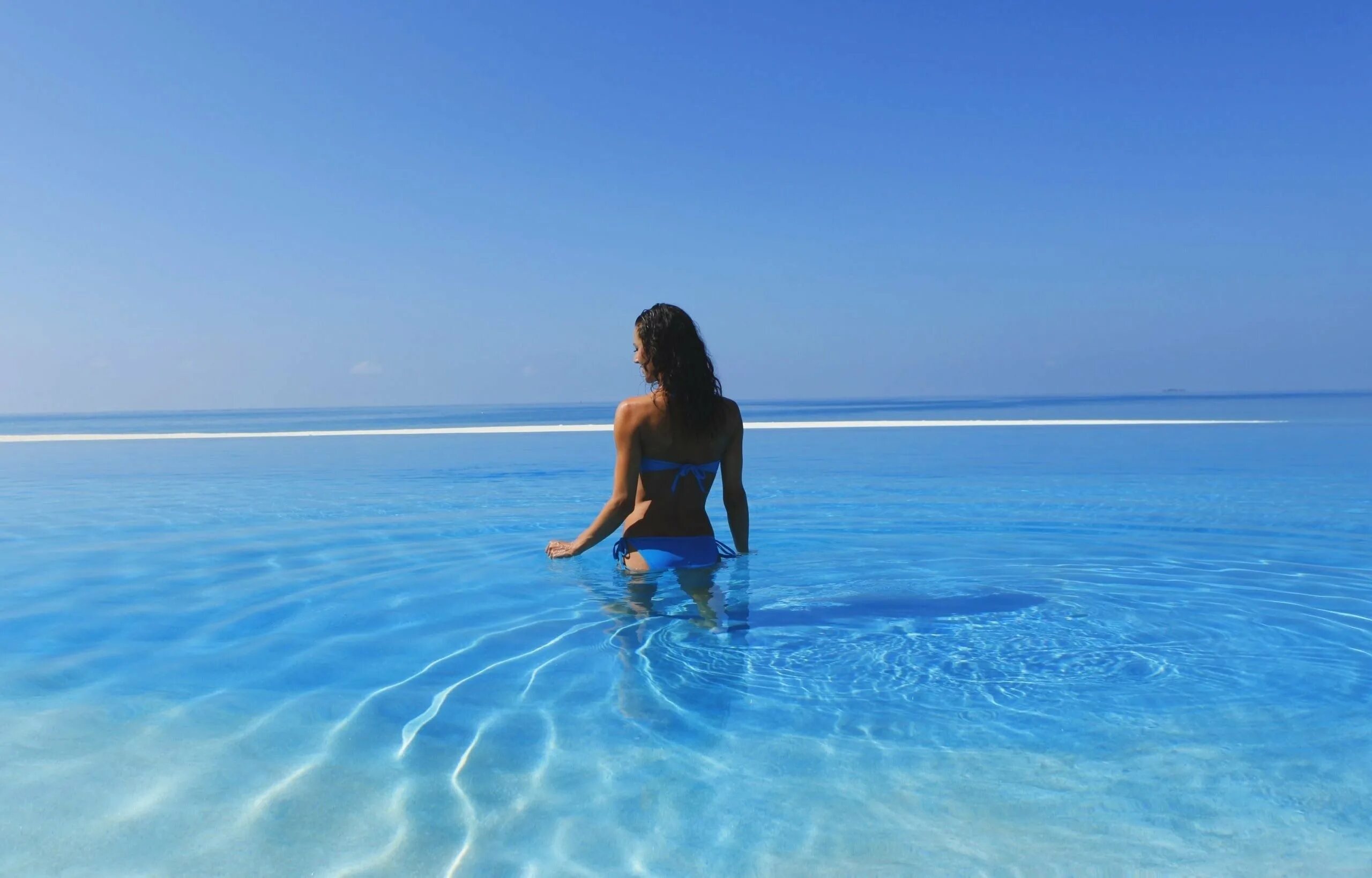 Расслабление. Девушка в красивом спа салоне. Расслабление релакс. Релакс массаж для женщин. Женщина в гамаке.