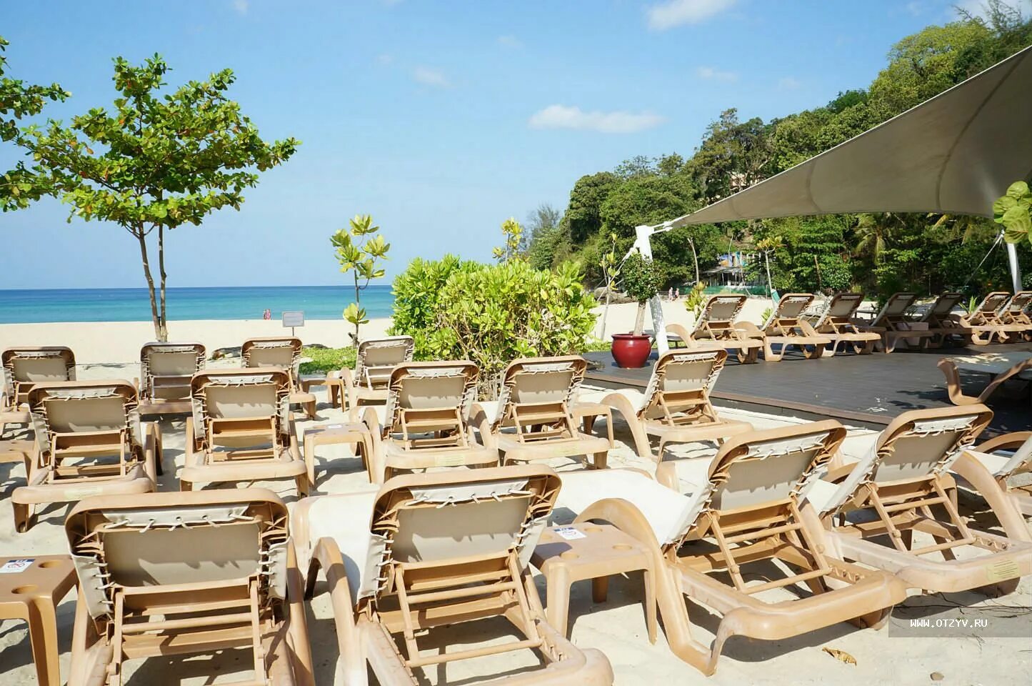 Karon beach resort spa 4. Andaman Embrace Resort & Spa. Андаман Пхукет Карон. Кафе на пляже Карон.