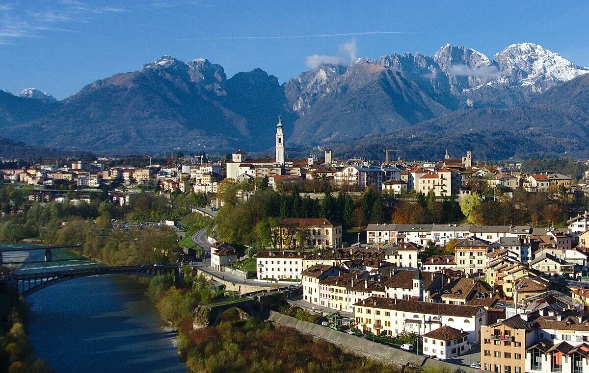 Weneto sekundo. Беллуно италия. Италия город belluno. Беллуно фото. Belluno италия.