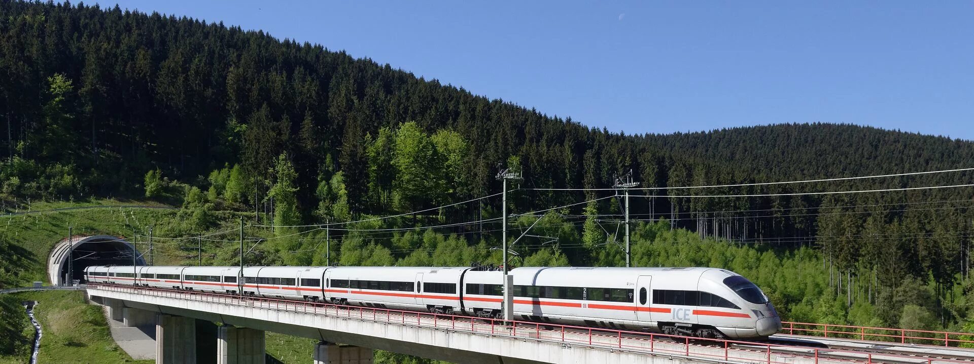 Der bahn. Дойче альпенштрассе. dbahn. дойче треппен.