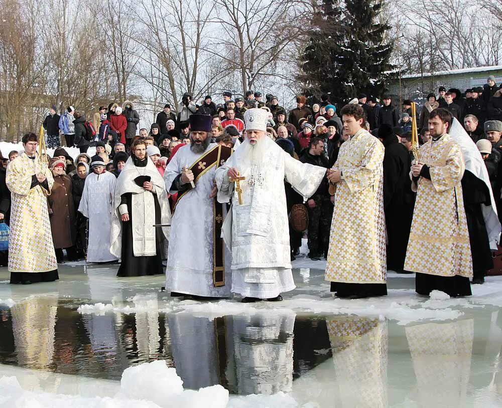 Крещение обычаи. Крещение фольклорный праздник. с праздником крещения. празднование крещения господня. крещение праздник традиции.