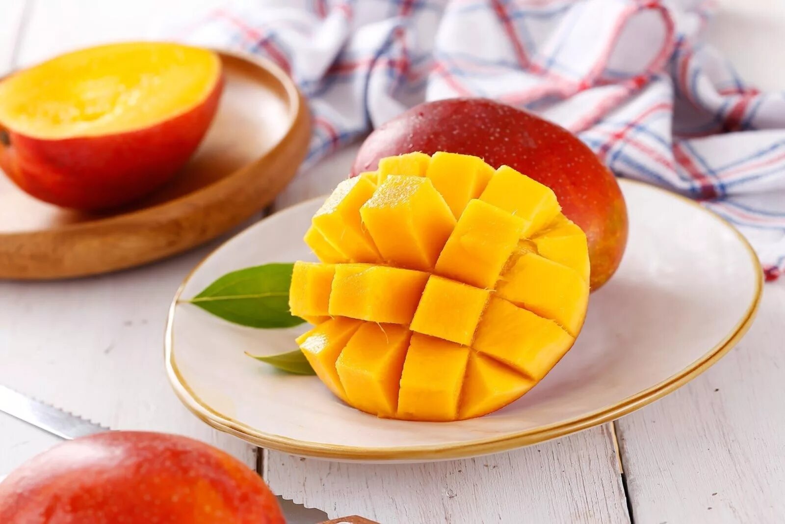 Манго (фрукт). Тропические фрукты манго. Манго фрукт полезные. Манго Королевский.
