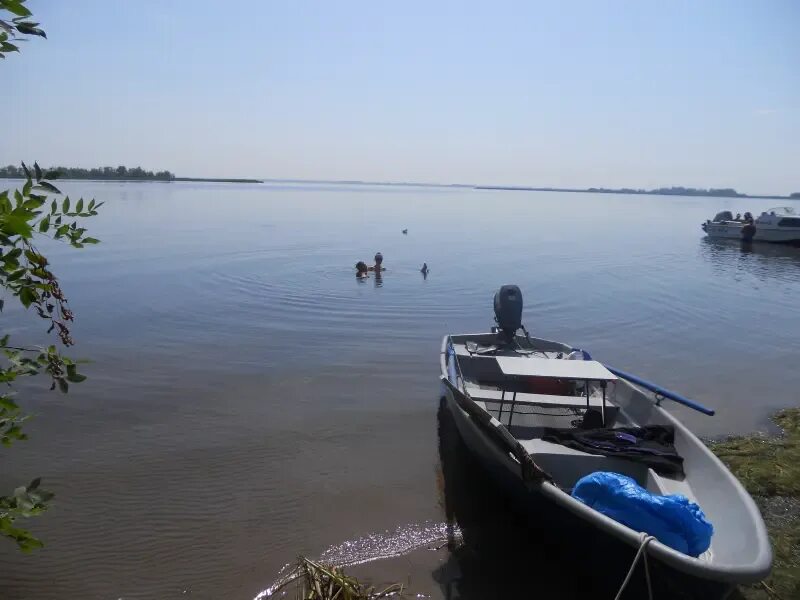 Вид с катера на Волгу. Пластиковые лодки в Энгельсе. Лодки на Энгельса. Купить лодки энгельс