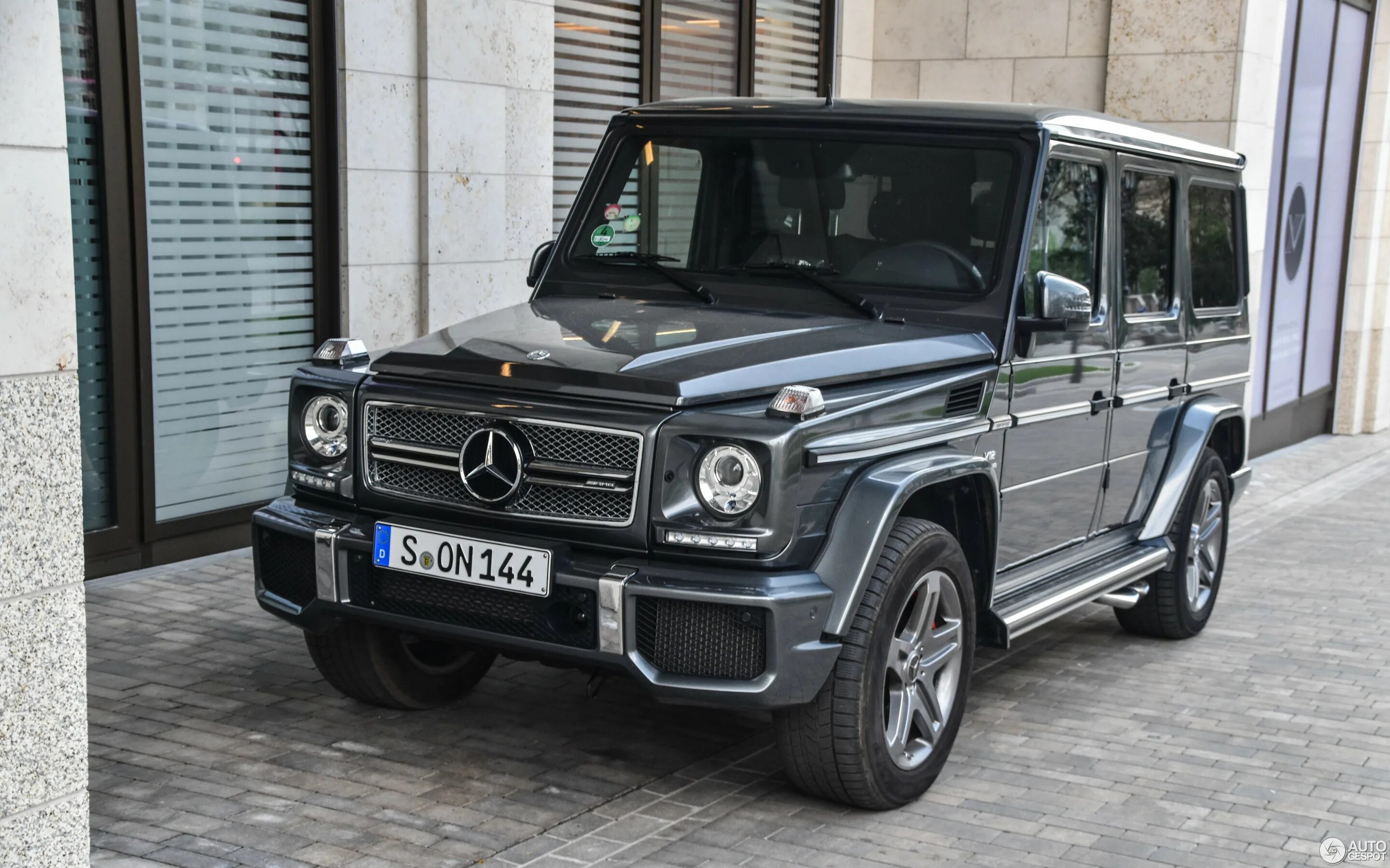 Машина гелик а4. Mercedes-AMG G 65. Мерседес АМГ g65. Мерседес g65 AMG. Мерседес г65 АМГ.