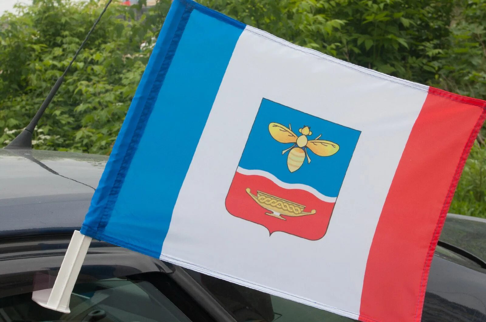 Флаг симферополя. Флаг города симферополь. герб и флаг симферополя. флаг крыма и симферополя.