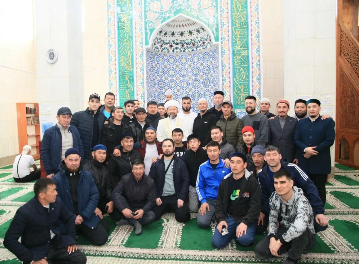 Какие мусульмане в казахстане. Мусульмане Казахстана. Мечеть. Картинка мусульман. Белозерье мечеть Рамазан.
