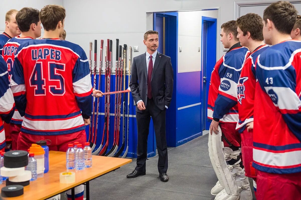 Макеев молодежка. Фильм молодежка 2013. Молодёжка 4 сезон. Макеев молодежка 2022. Андрей мерзликин молодежка.