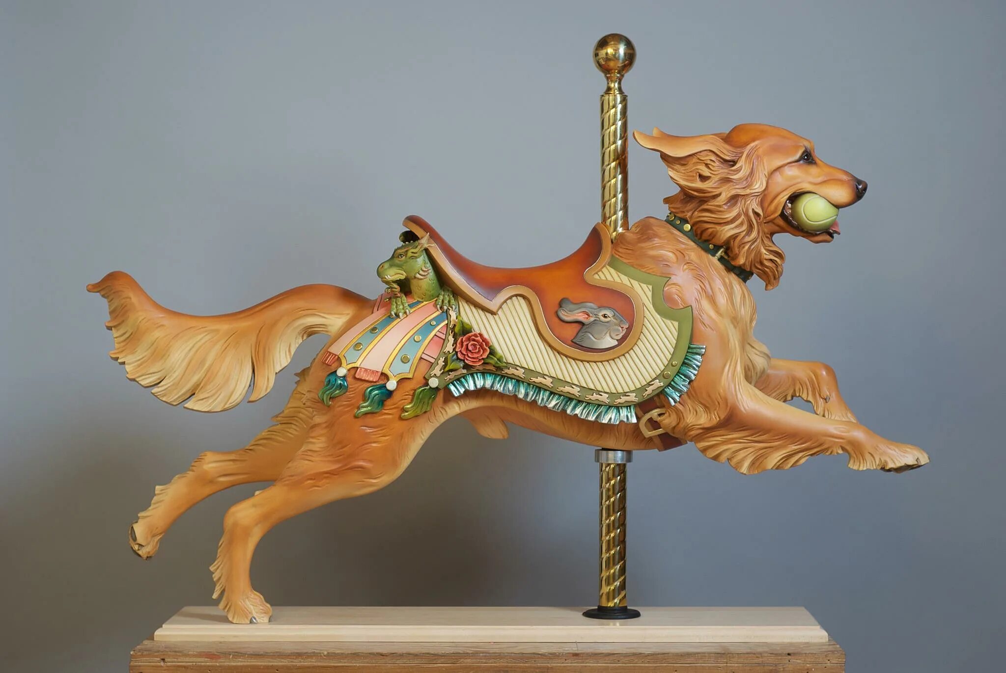 Год собаки лошадь. Конь в декоративно прикладном искусстве. Резьба по дереву собаки. Статуэтка собаки из дерева. Конь в искусстве декоративный.