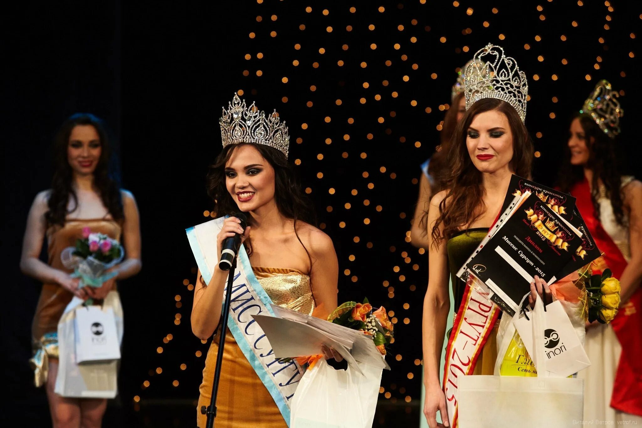 Миссис земля 2021. Миссис россия интернешнл 2020. Мисс миссис мэм мадам мадемуазель. Мис и мисис. Мисс и миссис.