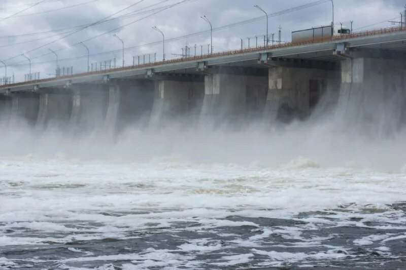 Шепелев в в гэс жигулевская. Балаковская гэс. Чебоксары гэс вечером. Кама до строительства воткинской гэс. Дамба гэс чувашия.