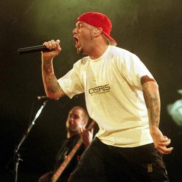 Limp bizkit 2000. Лимп бизкит состав группы. Солист лимп бизкит 2021. Группа limp bizkit. Гитарист группы лимп бизкит.