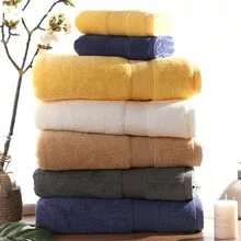 Полотенца н3. Полотенце Bath Towel. Полотенца в интерьере. Хлопковое полотенце. Банные полотенца в интерьере.