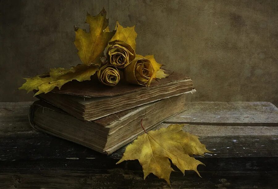 Книга падают листья. Мадам уже падают листья. Картина падающие листья. Уже падают листья. Натюрморт осень уж наступила.