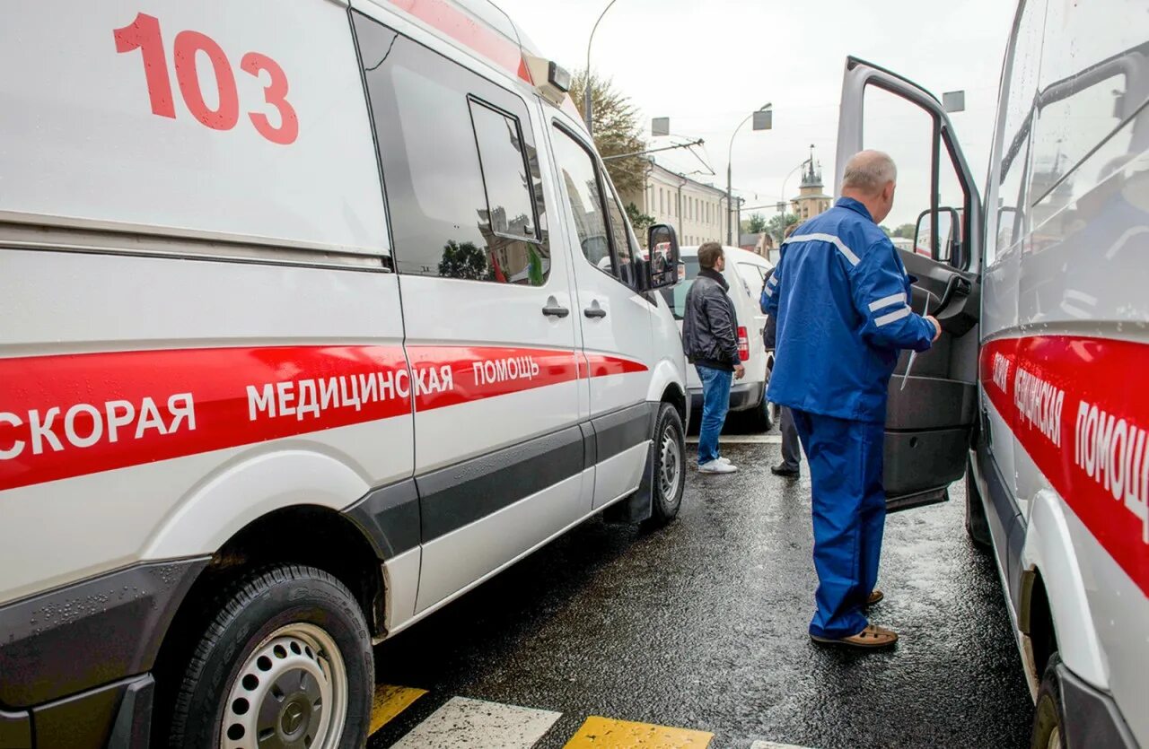 Скорая медицинская помощь. Звонок в скорую. Вызов скорой медицинской помощи. Разговор скорой помощи