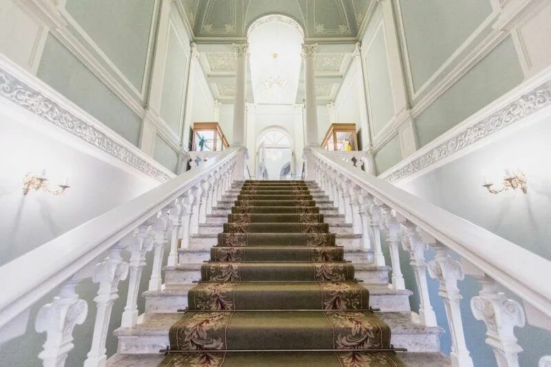 Лермонтовка санкт петербург. Библиотека имени лермонтова санкт-петербург. Ю. Библиотека лермонтова спб логотип. Литейный 19 библиотека имени лермонтова.