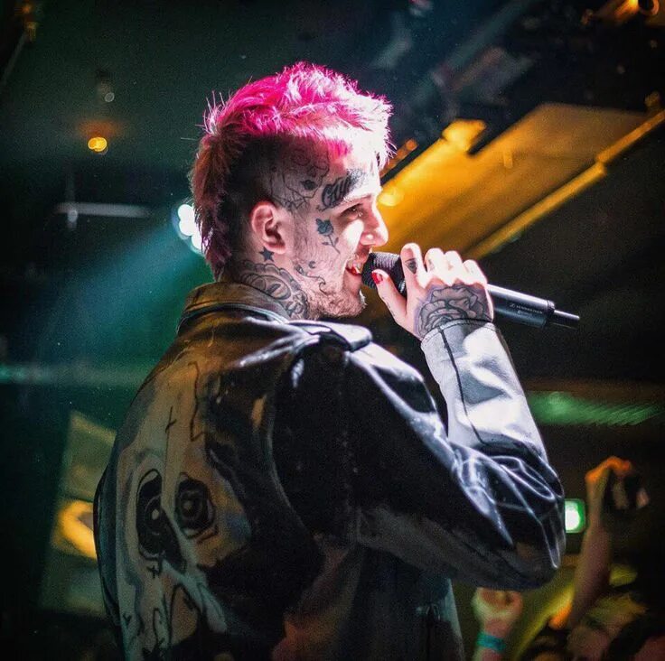 Лил пип в москве. Lil peep. lil peep mohawk. лил пип ирокез. лил пип могавк.