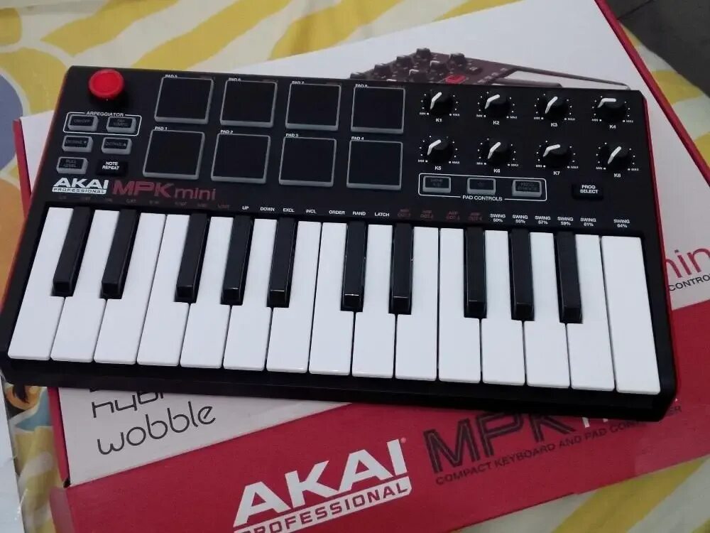 Akai mpk mini. Akai MPK Mini mk2. Akai MPK Mini 2. Akai Pro MPK Mini mk3. Akai MPK Mini Play mk2.