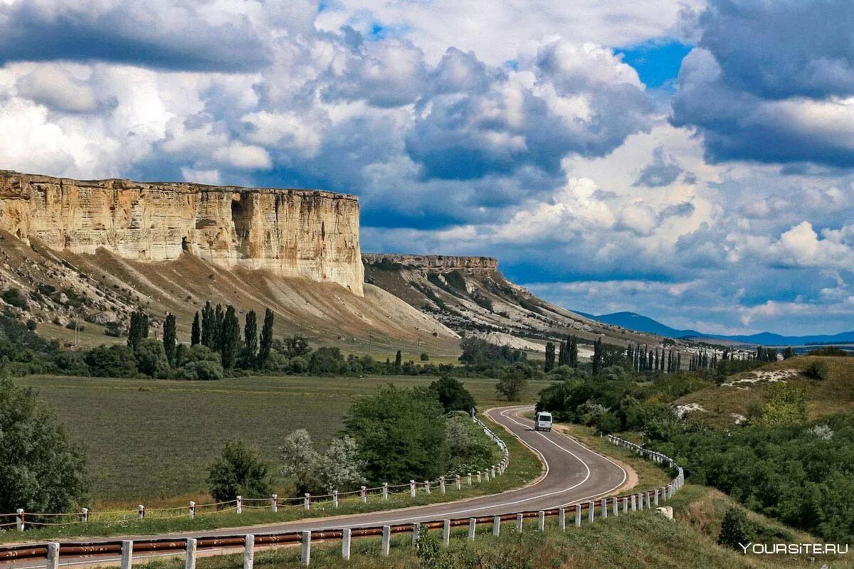 Белая скала АК-Кая Крым. Белая скала Белогорск. Гора белая скала Крым. Белая гора Белогорск.