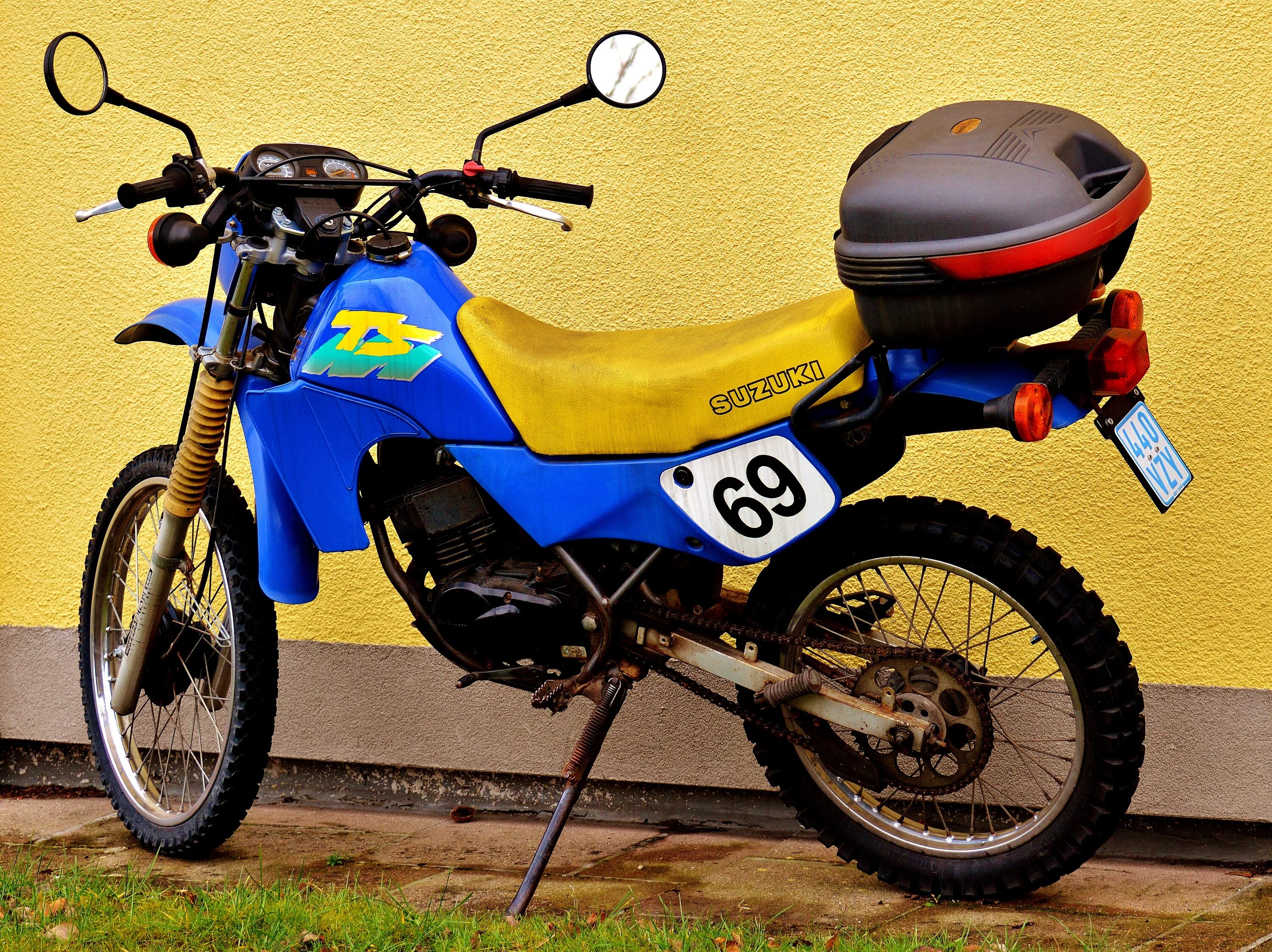 Suzuki TS 50. Сузуки эндуро 50 кубов. Suzuki TS 50 Blue. Мопед Дельта и Сузуки.