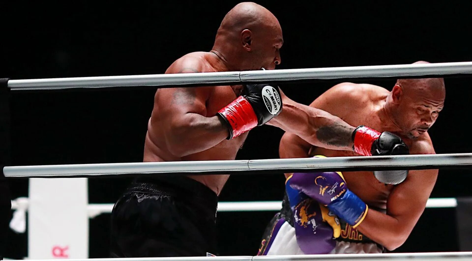 Бои майка тайсона. Бой майка тайсона 1995. Ларри холмс американский боксёр. Тайсон на ринге в хорошем качестве. Майк тайсон нокауты.