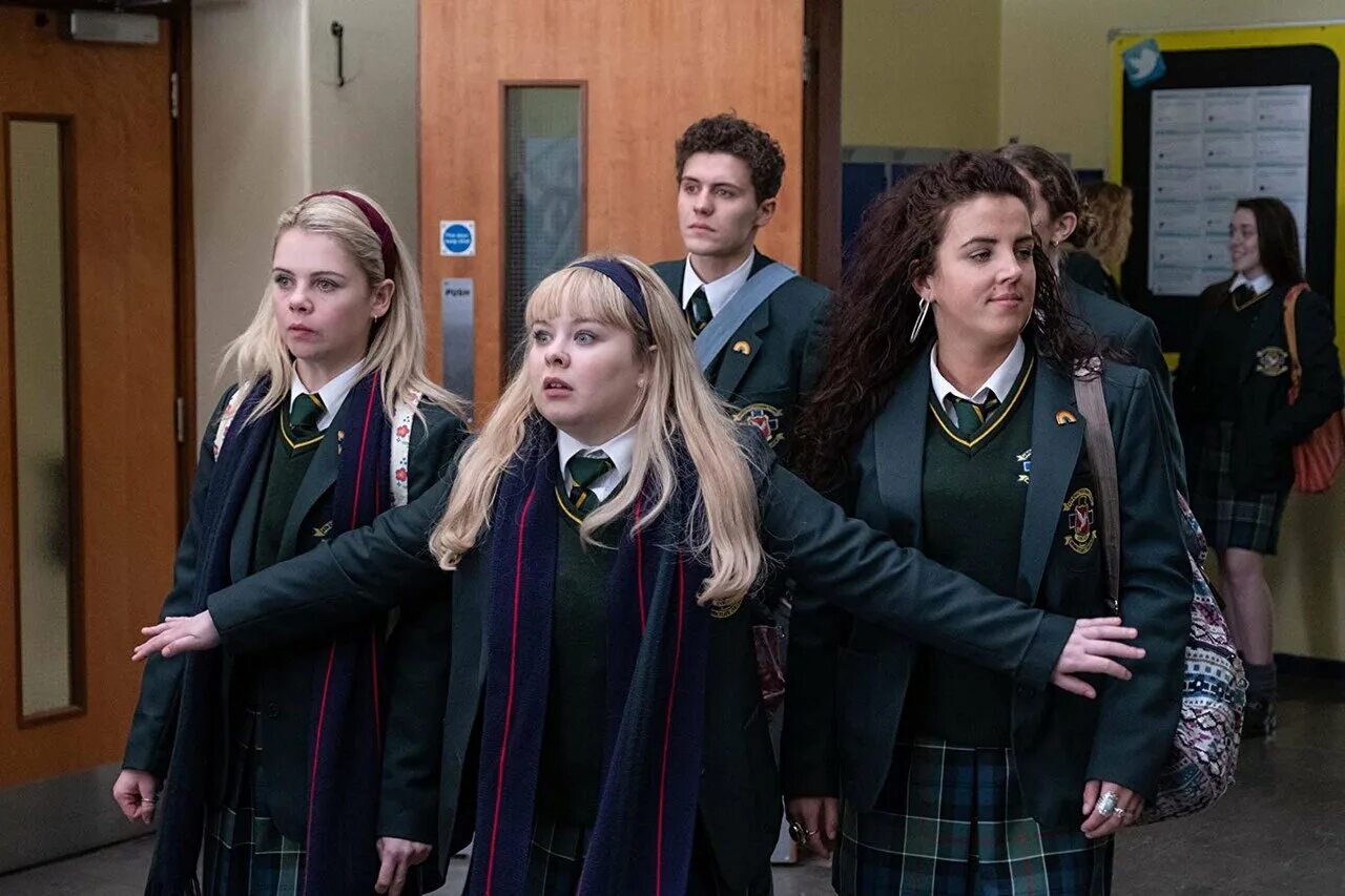 ). девчонки из дерри джеймс. девчонки из дерри derry girls (2018 –. девочки из дерри клэр. девчонки из дерри (2018).