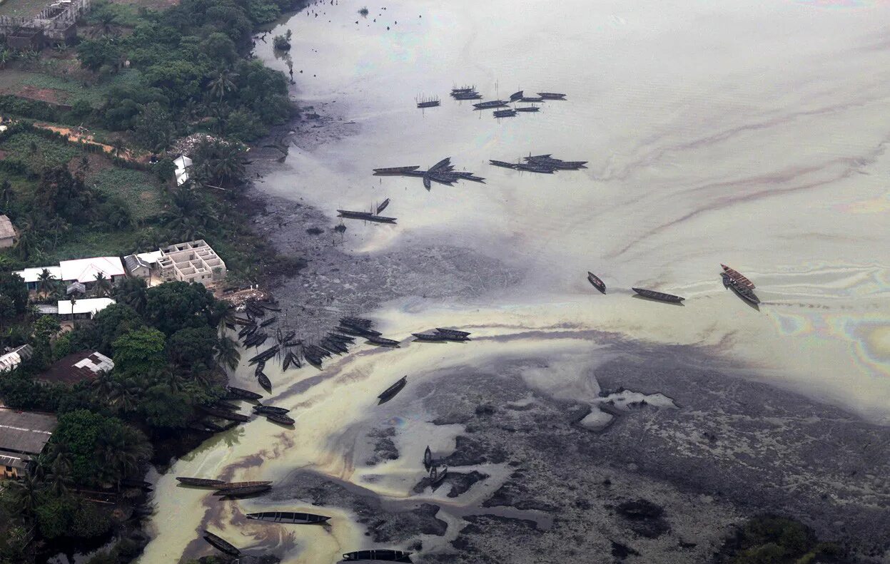 добыча нефти в африке. экологические проблемы нигера. нефтедобывающая промышленность нигерии. дэльта реки нигер разлив нефти. экологические проблемы нигера.