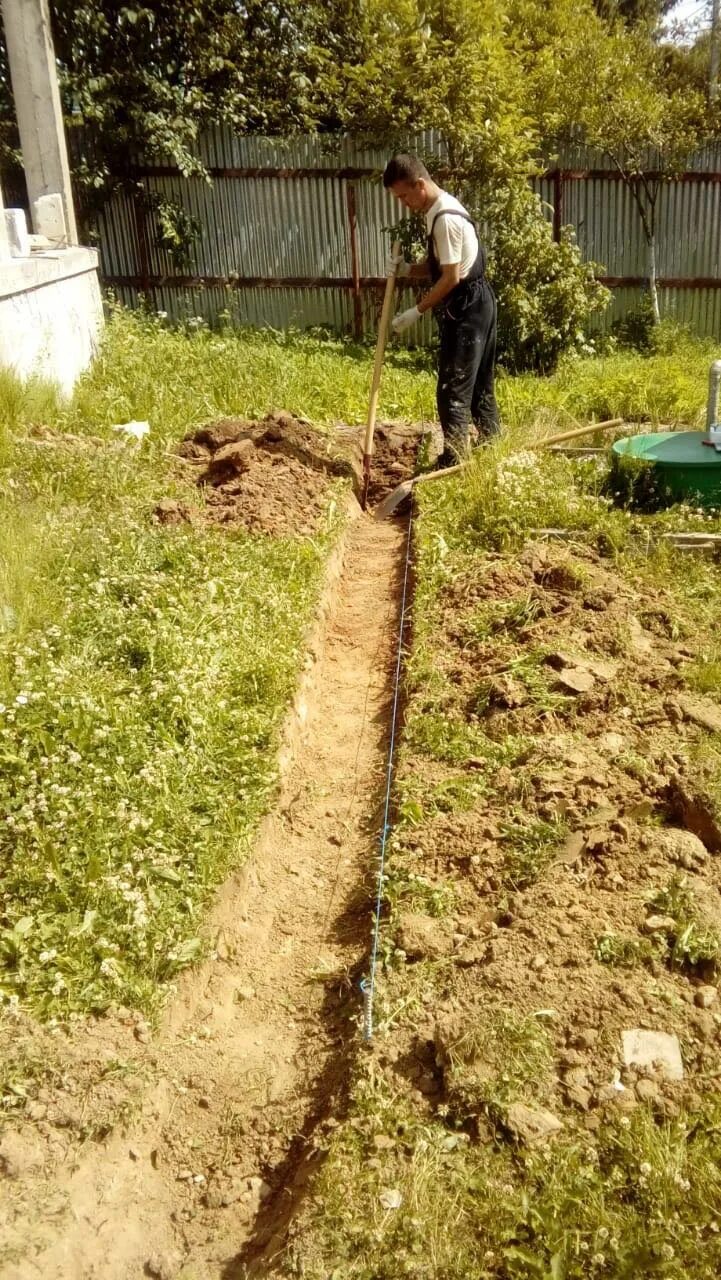 Как убрать воду с участка весной. Как убрать воду с участка весной. Благоустройство с водоотводными канавами. Дренажная система вдоль забора. Как убрать воду с участка весной.