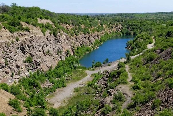 Красный Сулин озеро каньон. Каньон красный Сулин Ростовская область. Каньон в Красном Сулине Ростовской области. Карьер красный Сулин Ростовская.