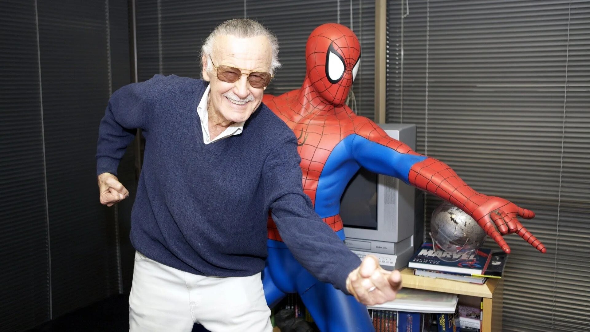 Стэн ли. Stan Lee Marvel. Создатель Марвел Стэн ли. Stan Lee Spider man.