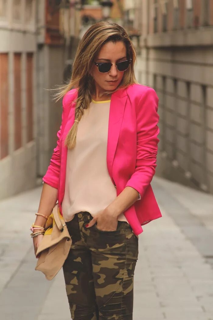 Стиль с розовым пиджаком. Розовый пиджак. Образы с розовым пиджаком. Розовый жакет. С чем надеть розовую