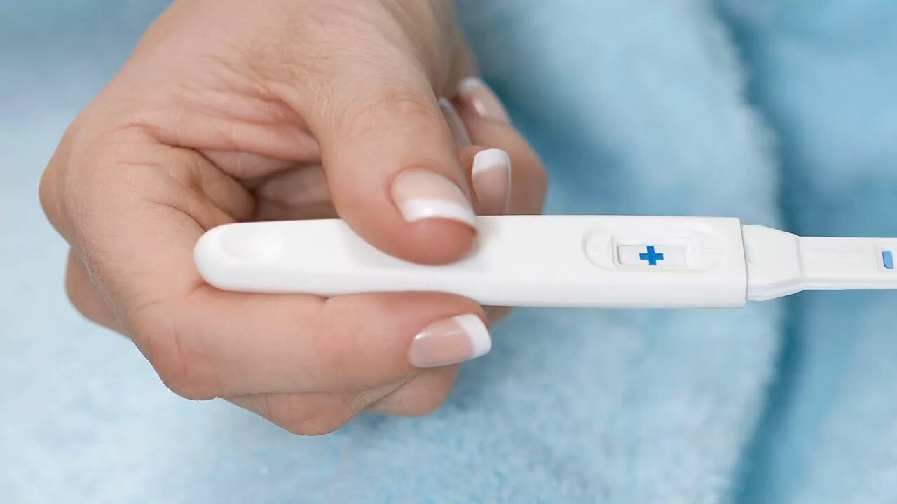 Может ли показывать. Тест на беременность. Замершая беременность тест. Тест на беременность при ЗБ. Тест при замершей беременности.