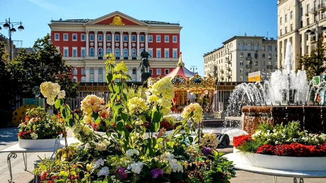 Тверская пл. Тверская площадь Москва. Тверской сквер Москва. Сквер на Тверской площади в Москве.