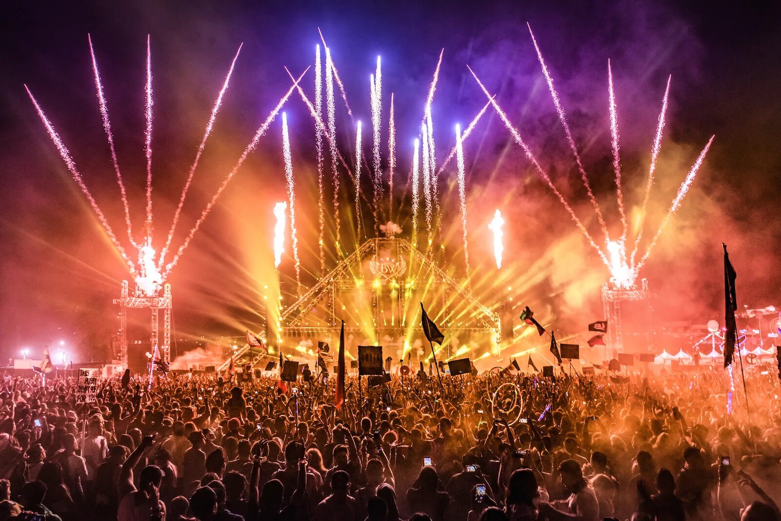 Лучше моменты 2drost битва треков. Camry 3. Фестиваль фон. Битва треков. Битва треков.