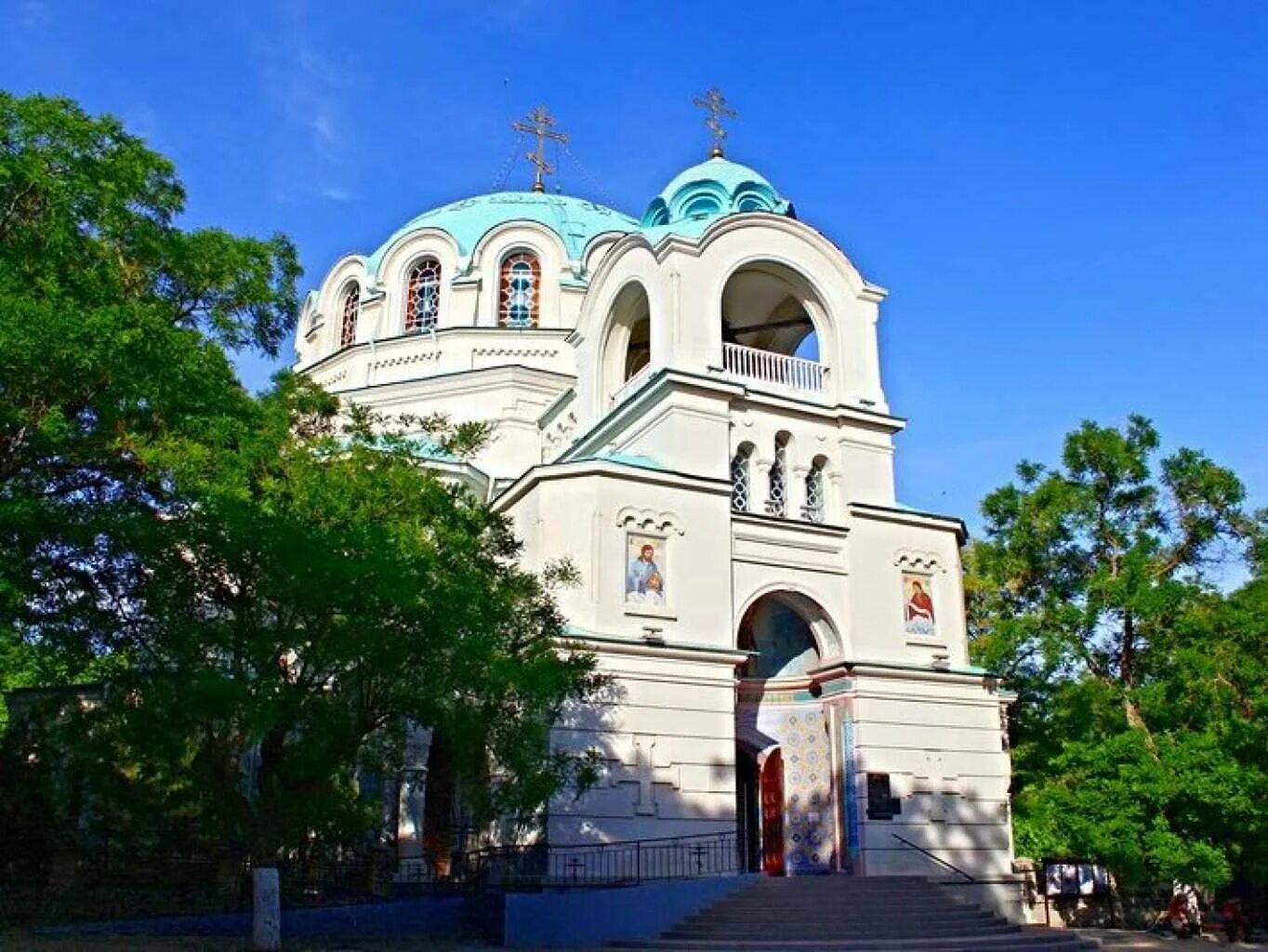 свято николаевском соборе. свято николаевском соборе. свято николаевском соборе. крым евпатория храм николая чудотворца. церковь святого николая чудотворца евпатория.