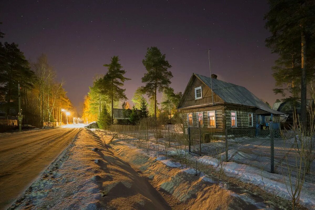 Картинка деревня вечер. Деревенский домик деревня ночь. Зимняя деревня. Ночь в деревне. Вечер в деревне.