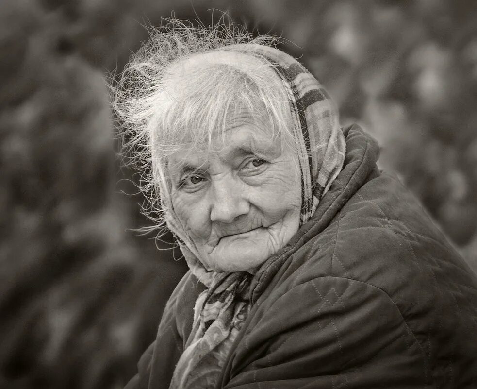 Молодая бабушка 18. Фото бабушки. Лицо бабушки. Старушка картинка. Старая бабушка.