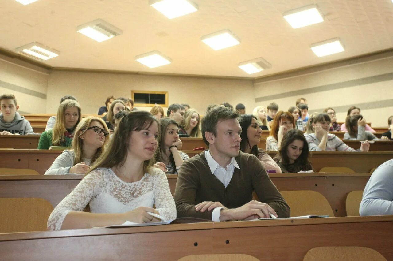 У вуза есть колледж. Студенты в вузе. Московский финансовый колледж финансового университета. Поступление в техникум. Отличие колледжа от университета.