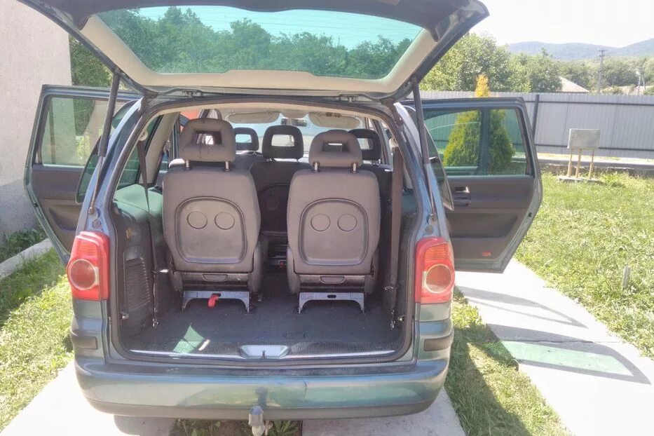 Volkswagen sharan года выпуска. VW Sharan 2016 багажник. Трансформация салона Фольксваген Шаран 2002. Шаран Фольксваген трансформация салона. Сеат Альхамбра 1.9 2004 года трансформация салона.