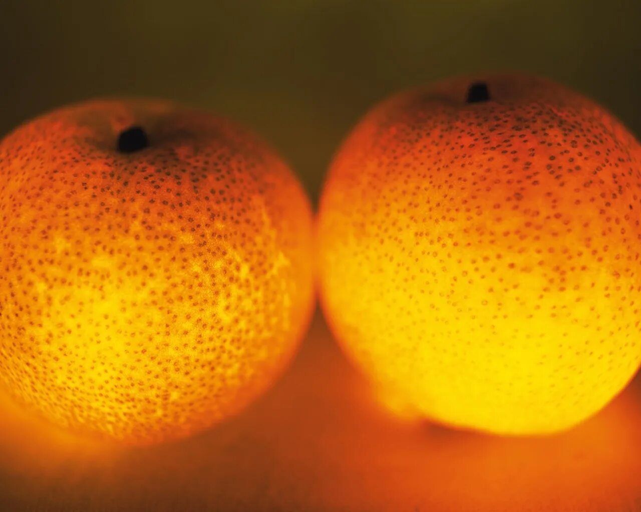 Two oranges. Два апельсина. Апельсин свет. Фрукт света. Картинка 2 апельсина.